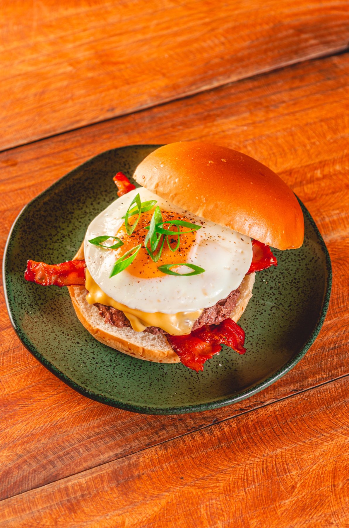 CM Audaz com ovo, cheddar e bacon